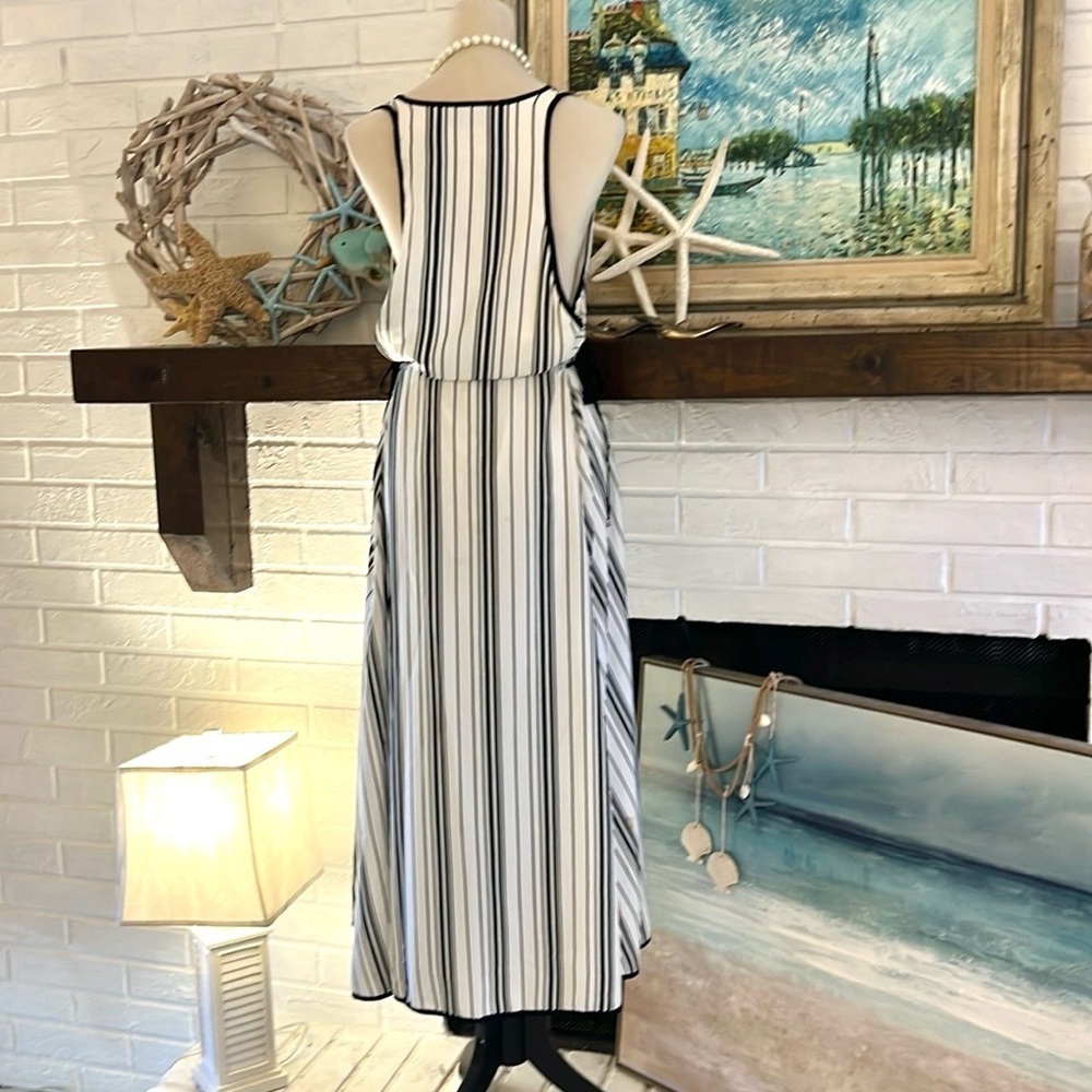 Storia, Twirlable & Full, Lined, Side-Drawstring Ties, Slimming Vertical Lines View 5